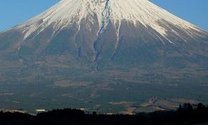富士山初冠雪アイキャッチ加工後 300x180 - 2016年、富士山初冠雪！！最晩記録に並び60年ぶり。あれ？この前雪化粧って言ってたべ？※画像※