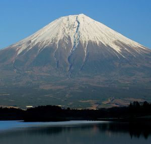 富士山初冠雪アイキャッチ加工後 300x285 - 2016年、富士山初冠雪！！最晩記録に並び60年ぶり。あれ？この前雪化粧って言ってたべ？※画像※